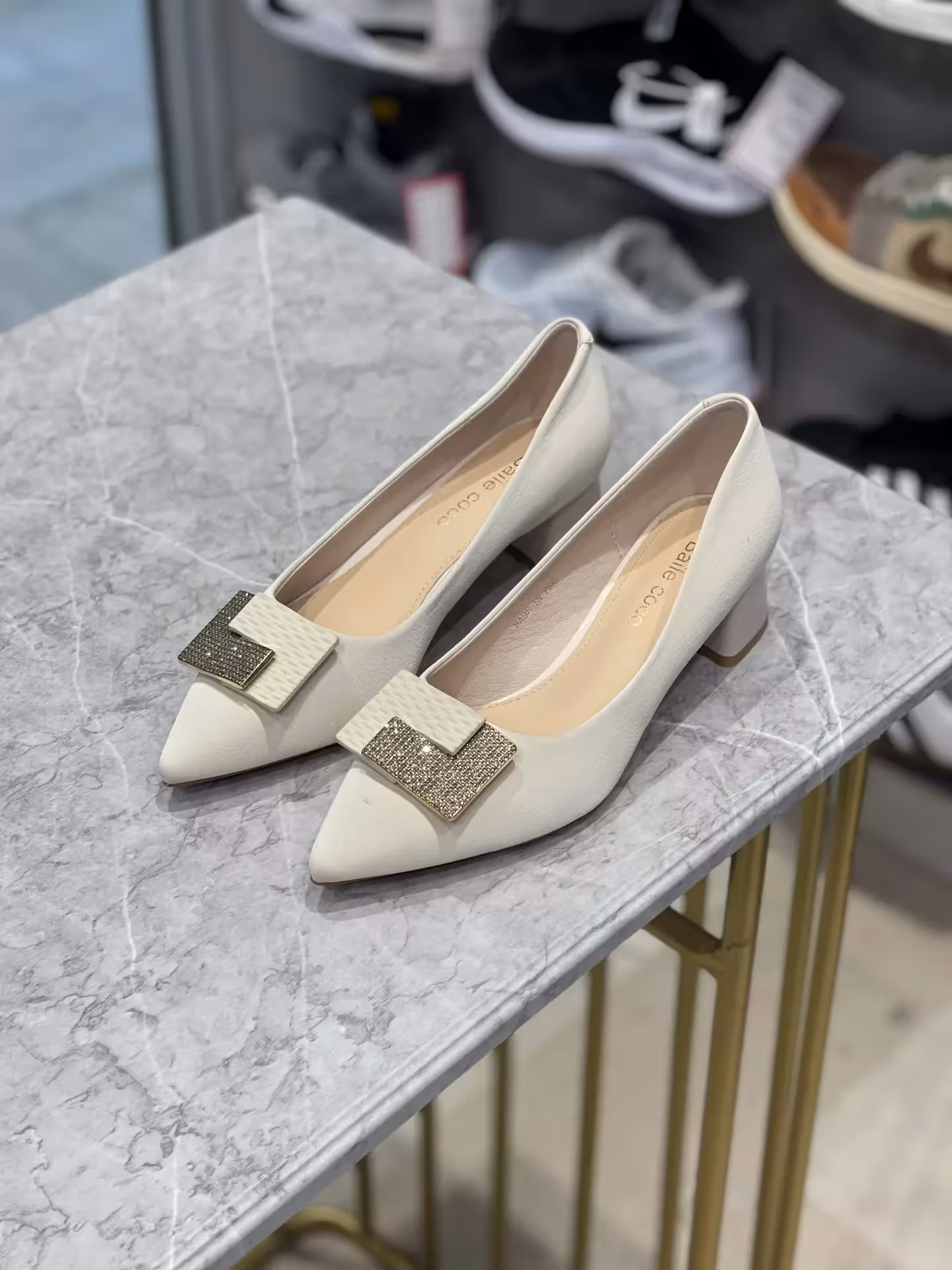 کفش زنانه پاشنه 4 سانتی کوکو کد B630-3 رنگ کرم سایز 38
