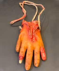 گردنبند دست بریده