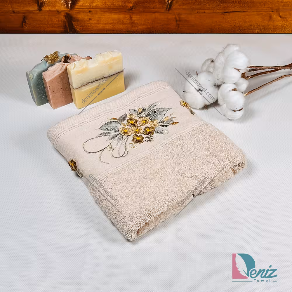 حوله دستی گلدوزی طرح نارسیس رنگ کرم