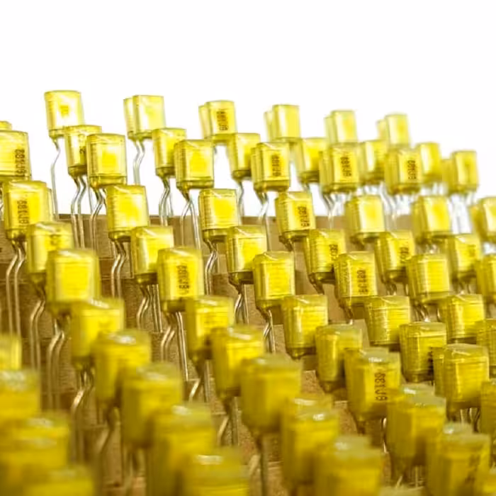 خازن پلی استر 680 پیکوفاراد 50 ولت