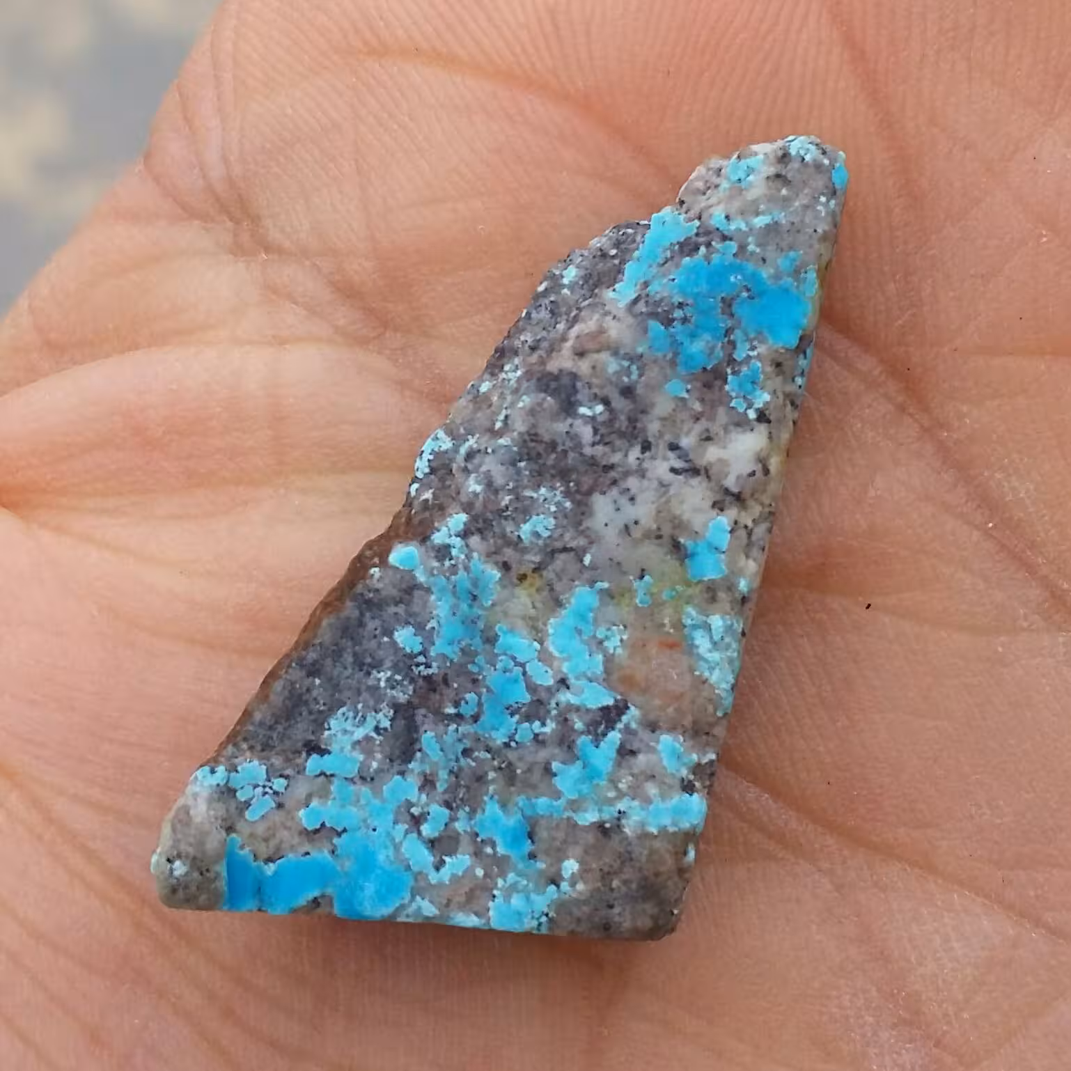 اسلایس سنگ راف فیروزه آبی اصل نیشابور 100 در 100 طبیعی شاهکار خلقت
مناسب جهت دکور و ساخت نگین
کد 8493