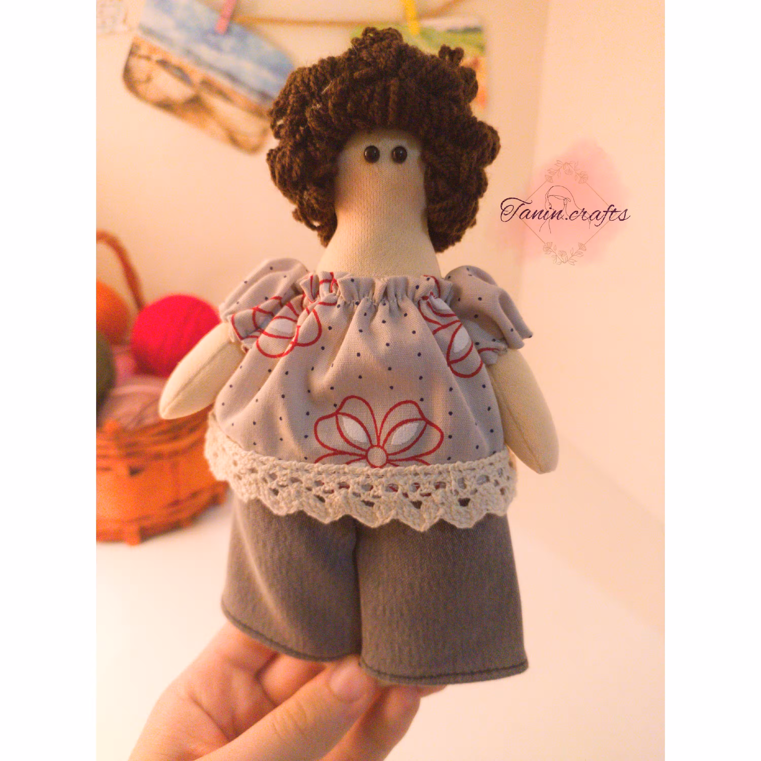 عروسک روسی ویونا با موی فرفری قهوه ای(18 سانتی)