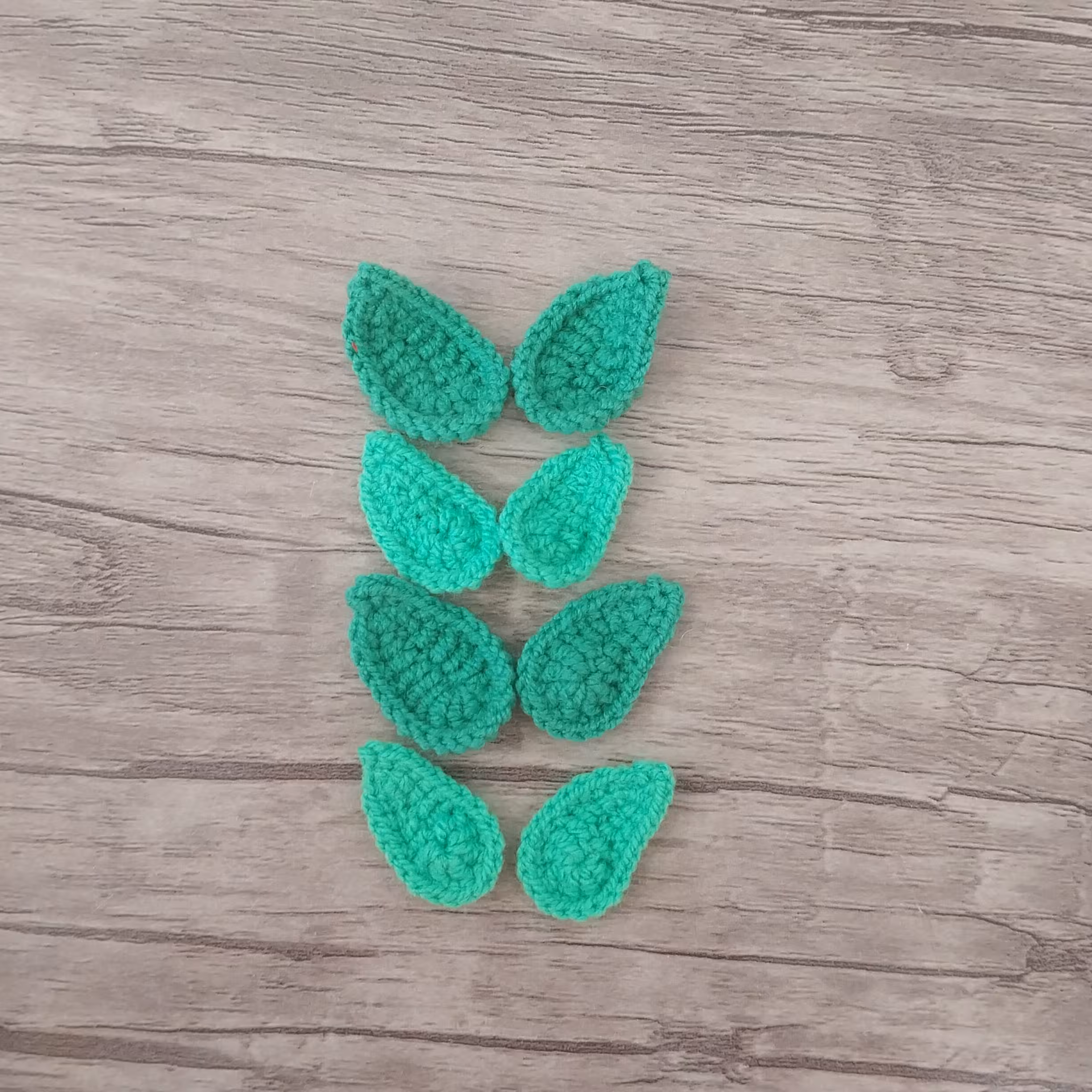 برگ بافتنی جفتی مناسب تزیین روی کار