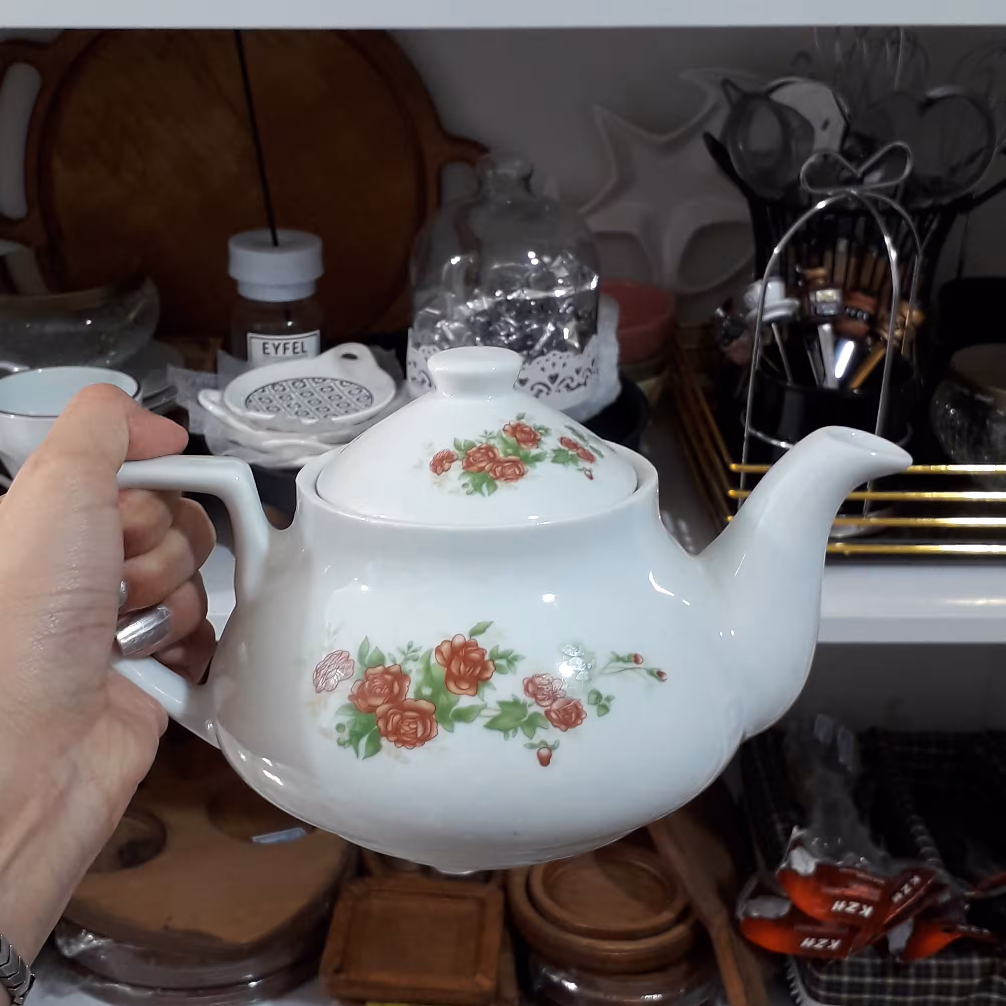 قوری چینی گل سرخی