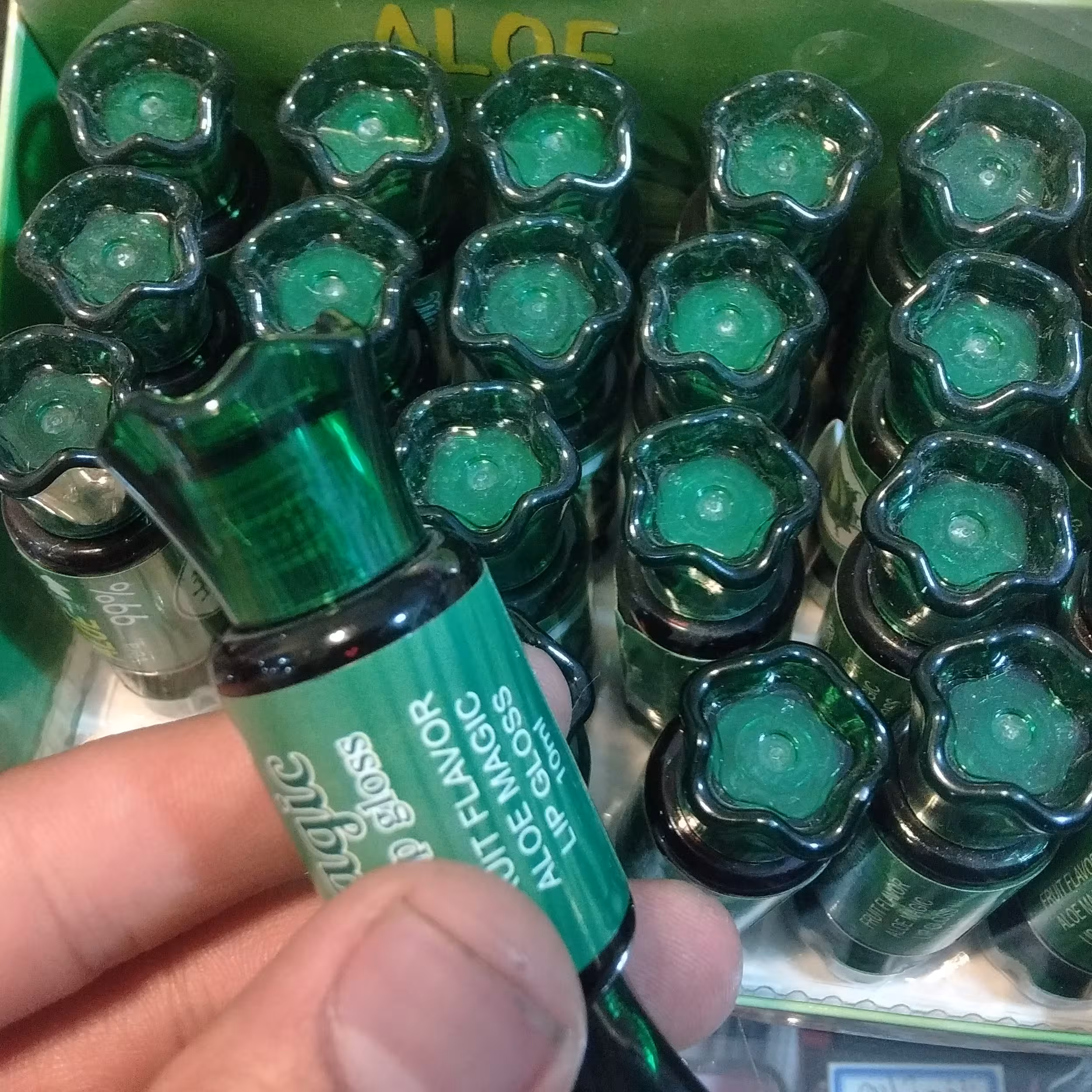 تینت لب با رنگ های قرمز و نارنجی و ..