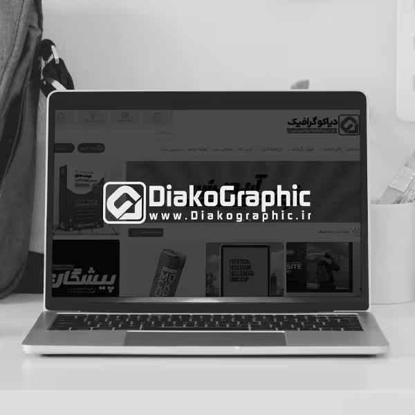 موکاپ نمایش لپ تاپ مک بوک روی میز