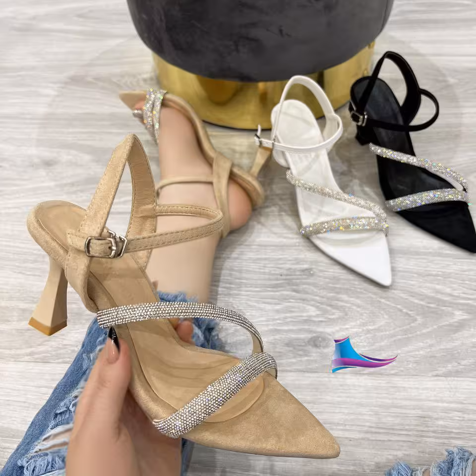 کفش مجلسی
کد 750
قالب استاندارد
پاشنه 7 سانت
جنس سوییت
کیفیت عالی Size37ta40