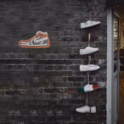 چراغ دیواری نئون دیزاین طرح Shoes-GL_ORG