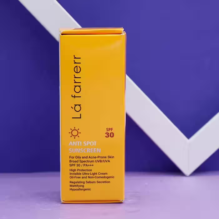 عمده فروشی کرم ضد آفتاب و ضد لک بی رنگ لافارر Lafarrerr مناسب پوست چرب و مستعد آکنه SPF 30 حجم 40 میل 92611