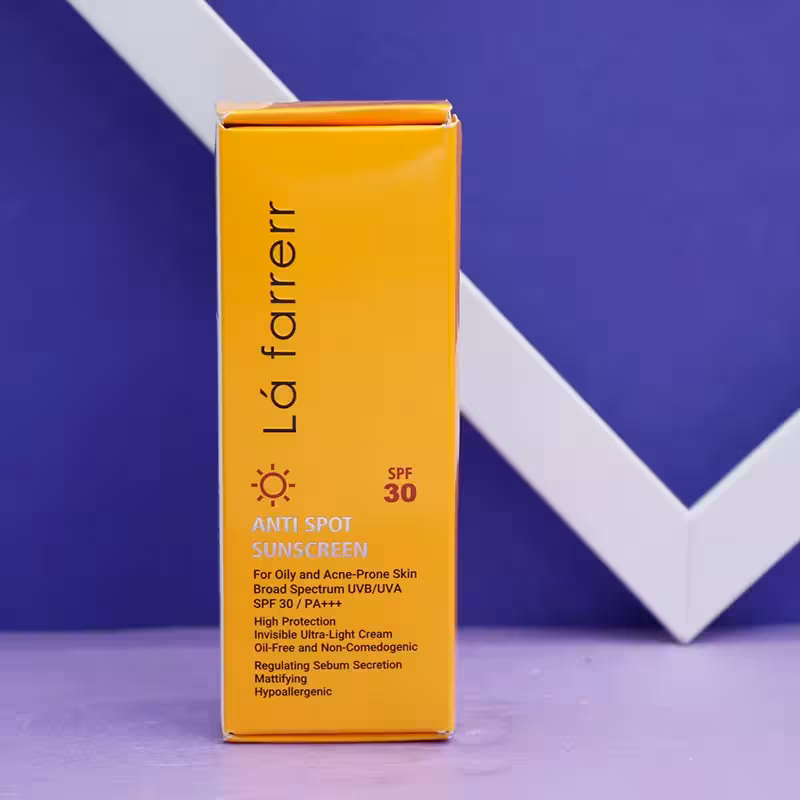 عمده فروشی کرم ضد آفتاب و ضد لک بی رنگ لافارر Lafarrerr مناسب پوست چرب و مستعد آکنه SPF 30 حجم 40 میل 92611