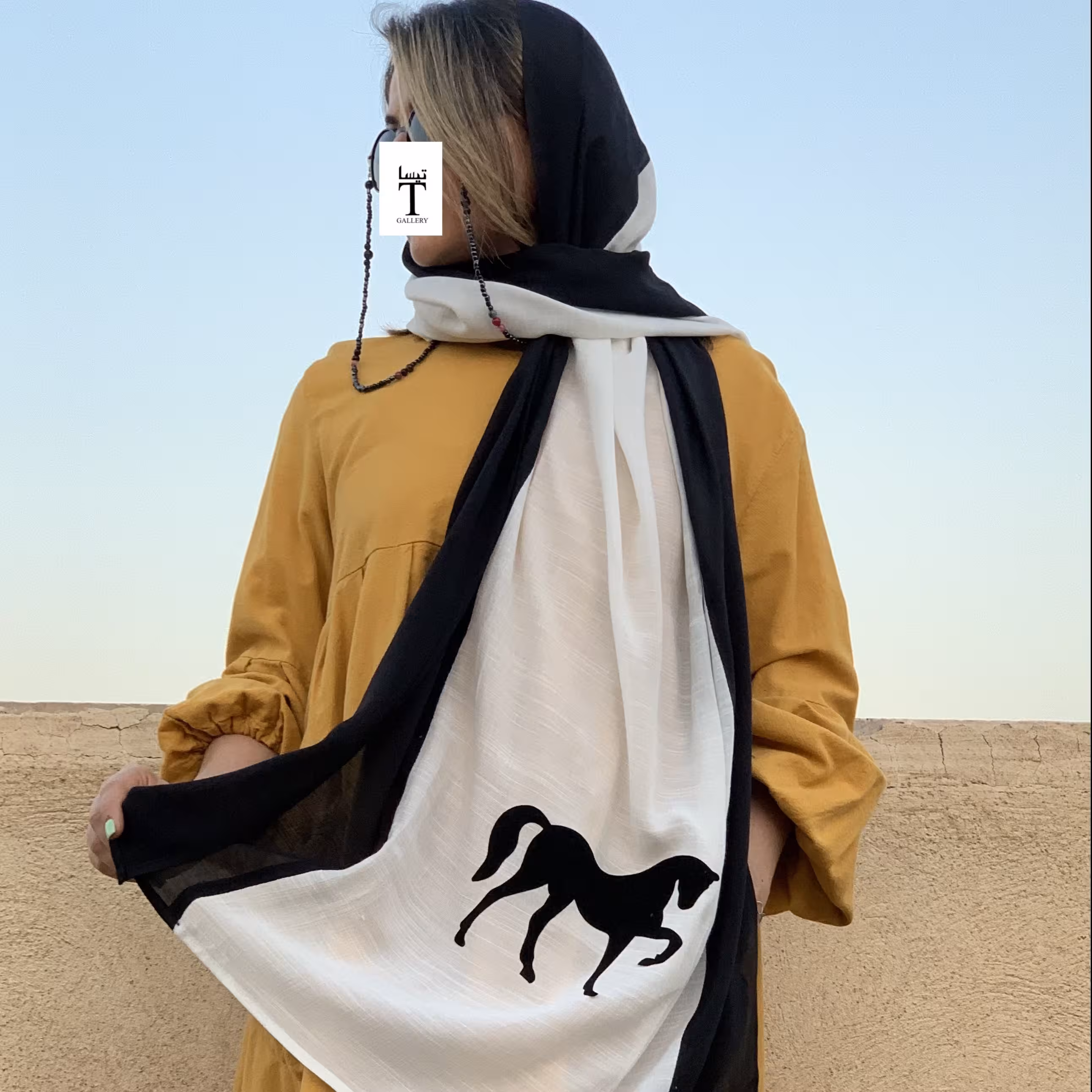 شال مشکی سفید