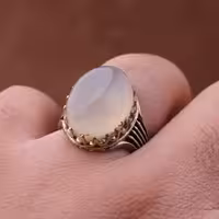 انگشتر عقیق یمنی نباتی رکاب تاج برنجی مردانه اصل ( انگشتر مردانه )
