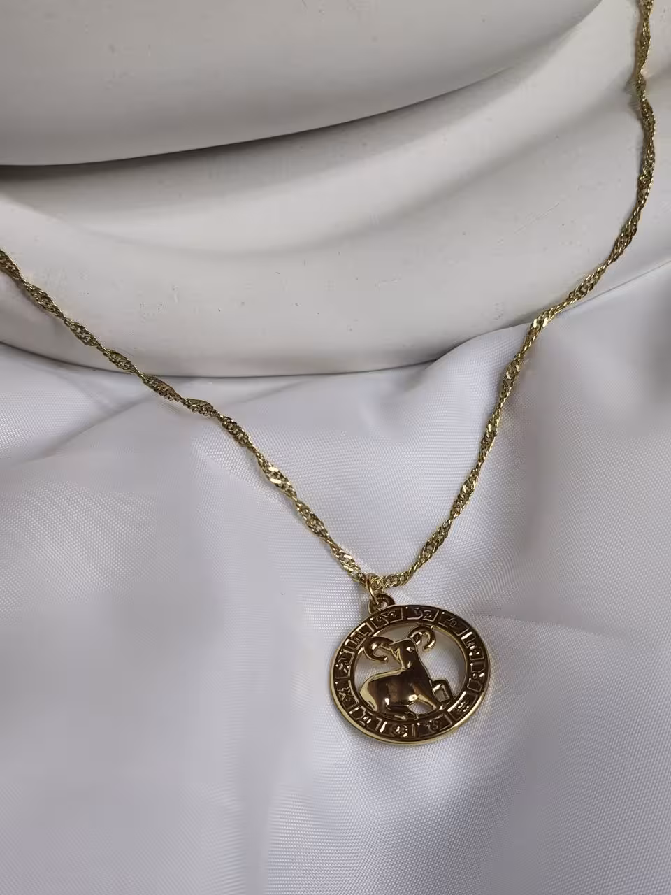 گردنبند طلایی گوزن