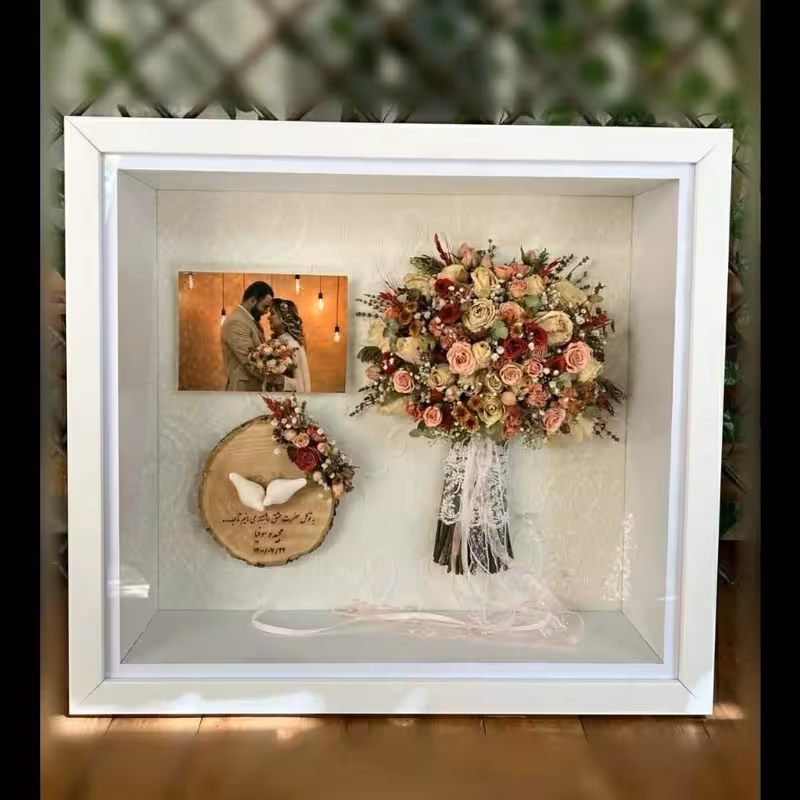 باکس دسته گل عروس قاب عکس عروس(پس کرایه)