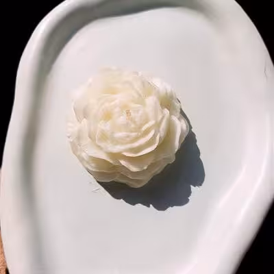 شمع الاله سفید