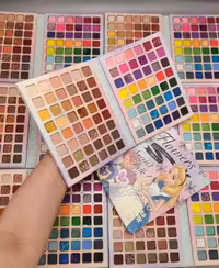 پالت سایه 96 رنگ فوق کیوت عروسکی آلیس اورجینال مدل کتابی دارای سایه مات و شاین با کیفیت عالی مناسب هدیه و میکاپ شخصی