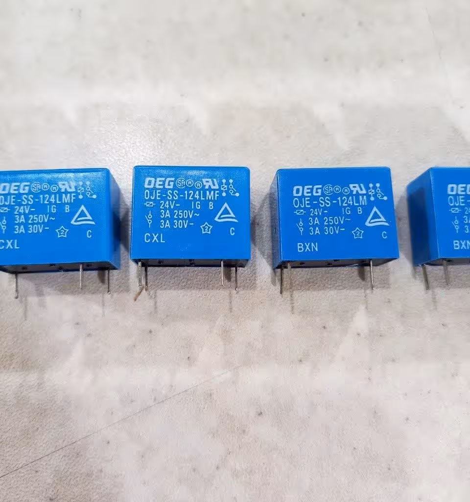 رله بند انگشتی پکیجی 24V,5A آکبند 4 پایه برند OEG