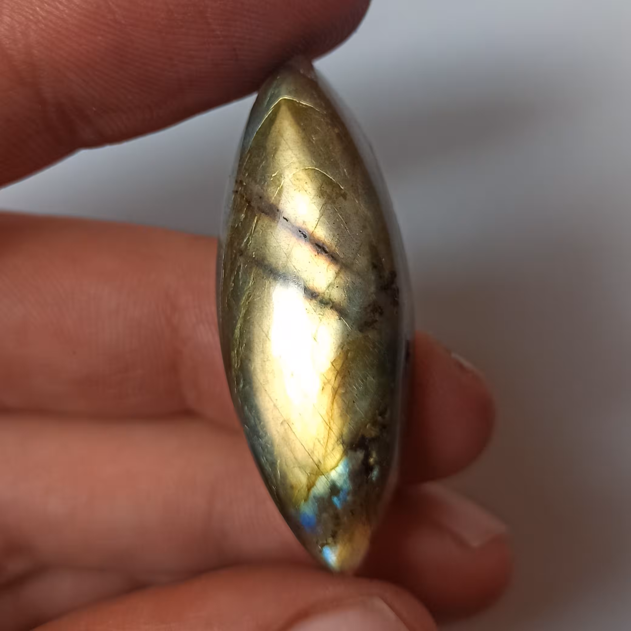 نگین سنگ لابرادوریت طلایی چند رنگ تراش مارکیز کد 160