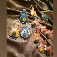 جاکلیدی چرم طبیعی و آویز( طرح خرس )کاملاً دستدوز 