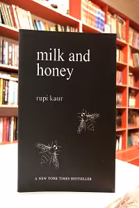 Milk and Honey اثر Rupi kaur