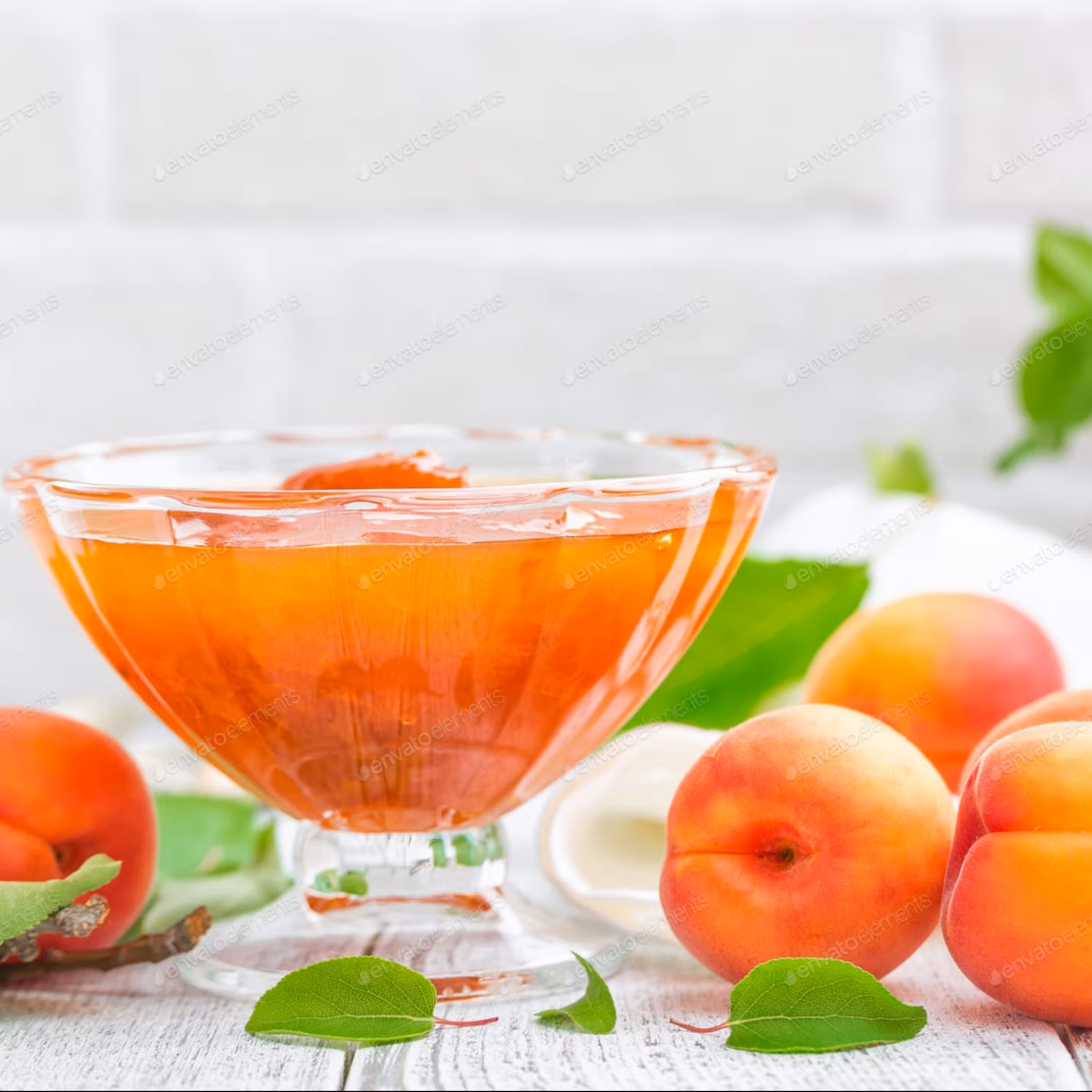 مربای زردآلو باعسل وزعفران پخته شده