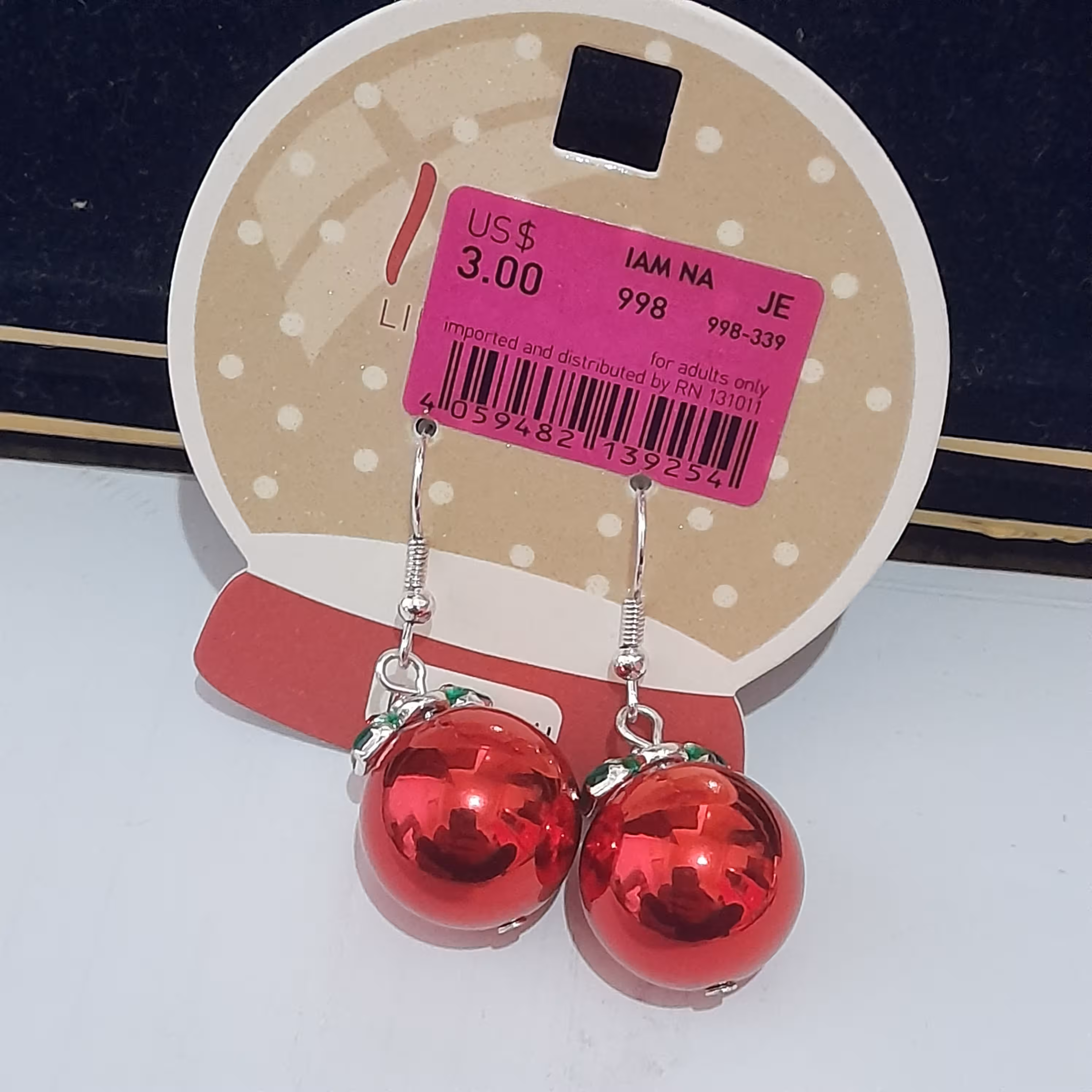 گوشواره توپی قرمز