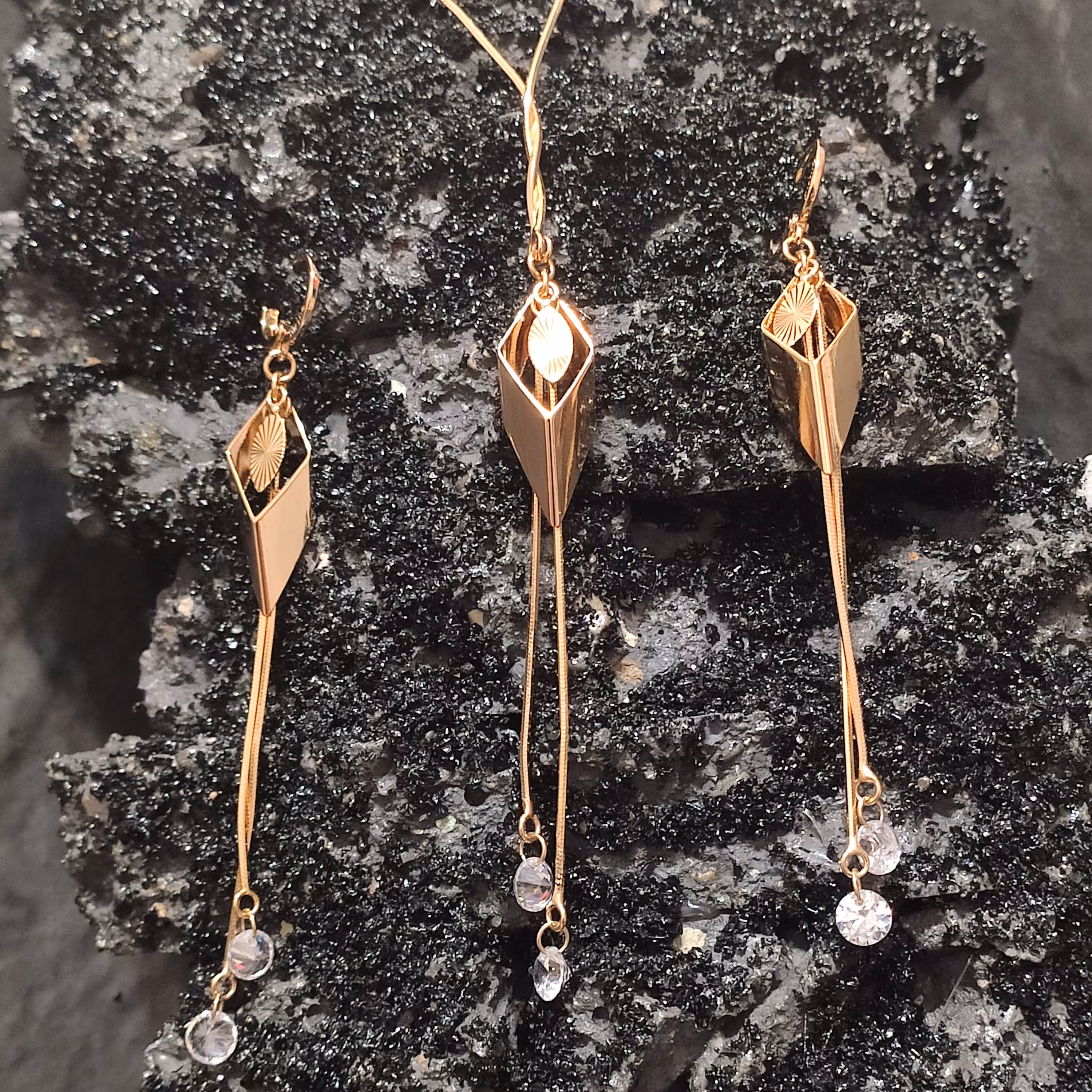 نیم ست ژوپینگ خانه فروشگاه سان اکسسوری گوشواره و گردنبند کد 175 قیمت 380000 تومان