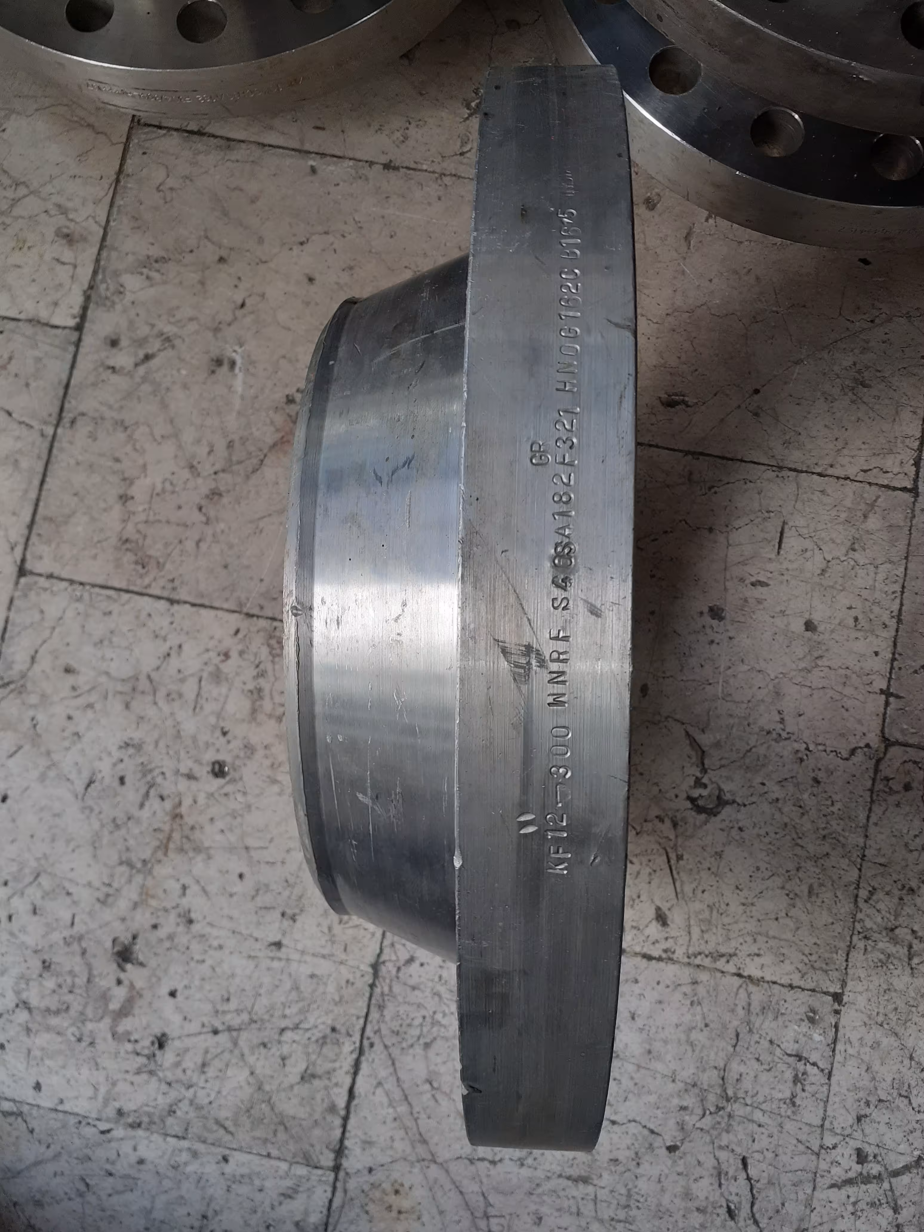 فلنج گلودار "12 ریس فیس کلاس 300  رده 40  B16  از جنس  A182/F321