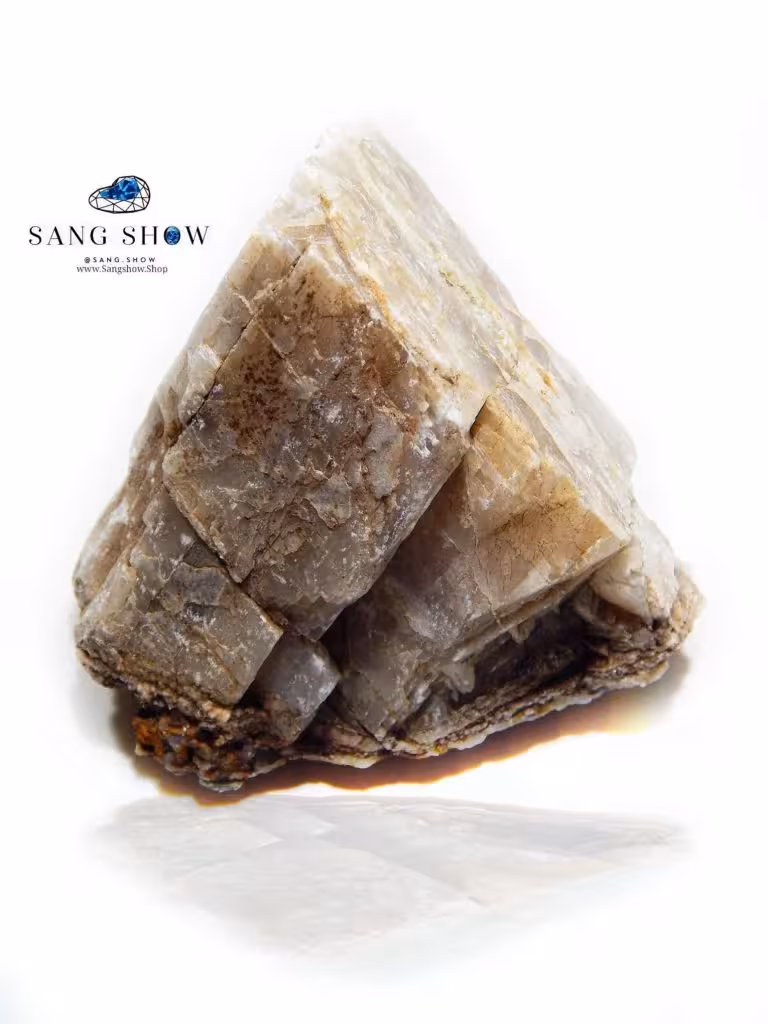 هرم طبیعی سنگ راف سلنایت بر روی بستر S383