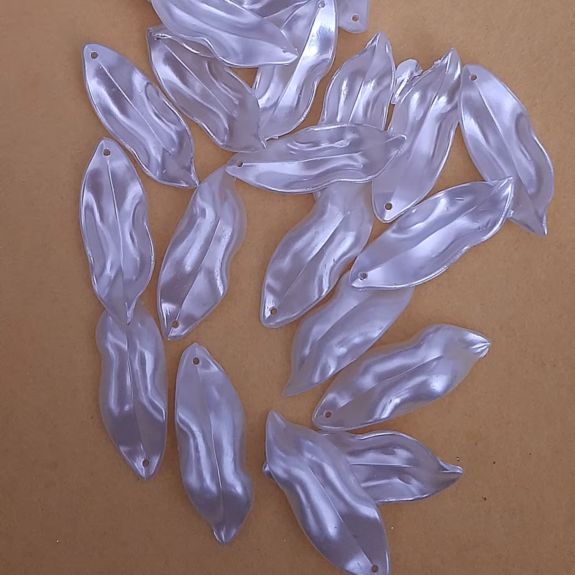 گل کریستال . صدفی وارداتی . بزرگ . بسته 21 عددی 