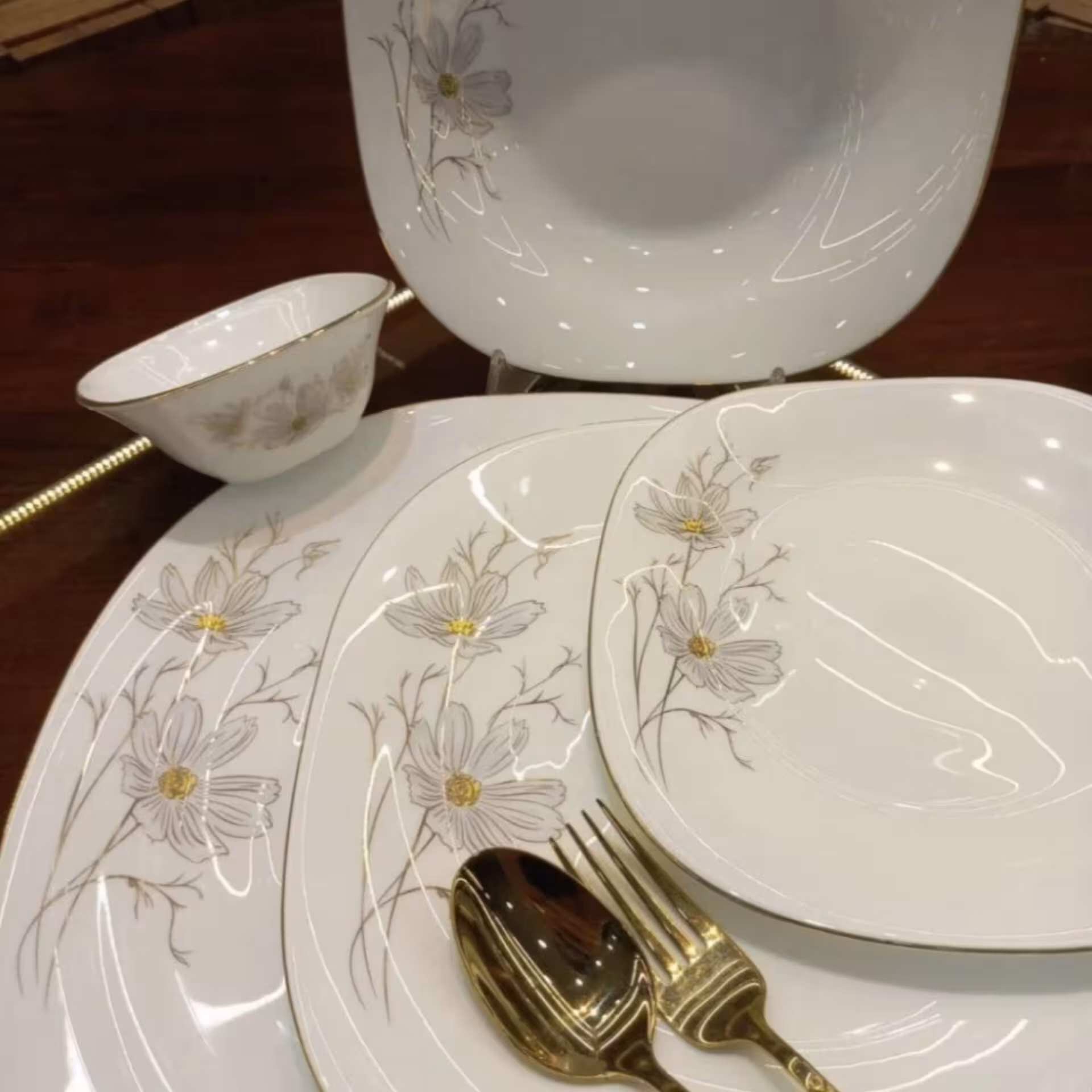 سرویس آرکوپال لب طلا 6 نفره 26 پارچه مدل ژالین عسلی مربع  