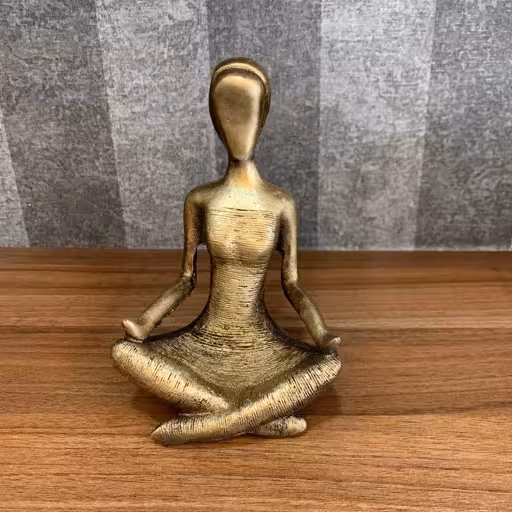 دکوری مجسمه دختر یوگا کار