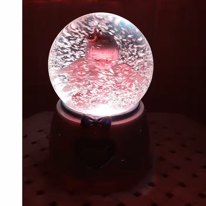 گوی موزیکال مدل پمپی دخترک فرشته در حال نیایش