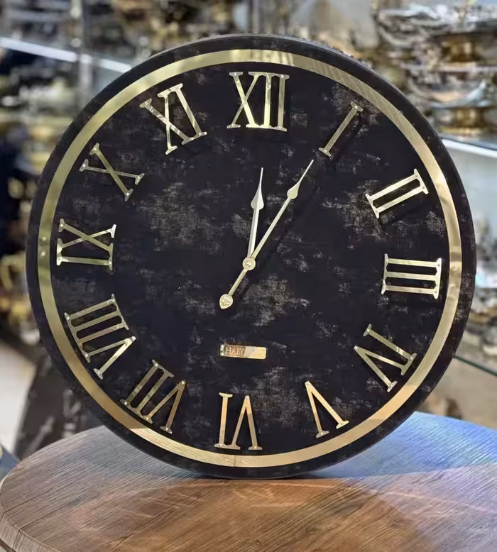 ساعت دیواری چرمی