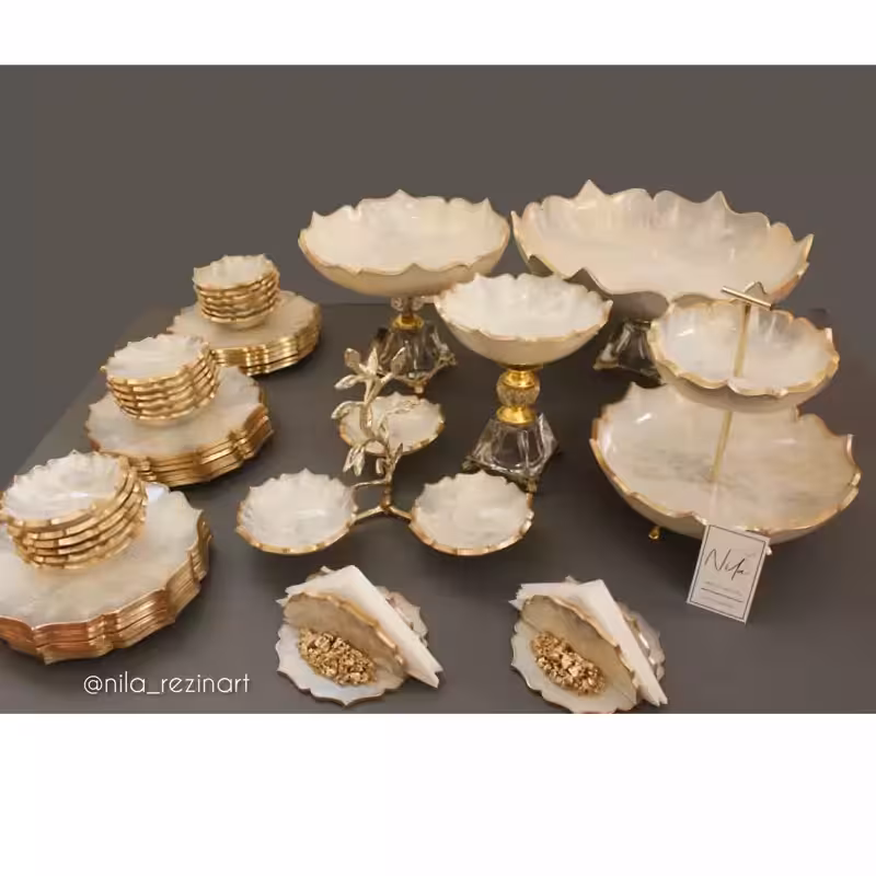 سرویس پذیرایی رزینی 12 نفره طرح سنگ مرمر نباتی دور طلایی سرویس لوکس رزینی