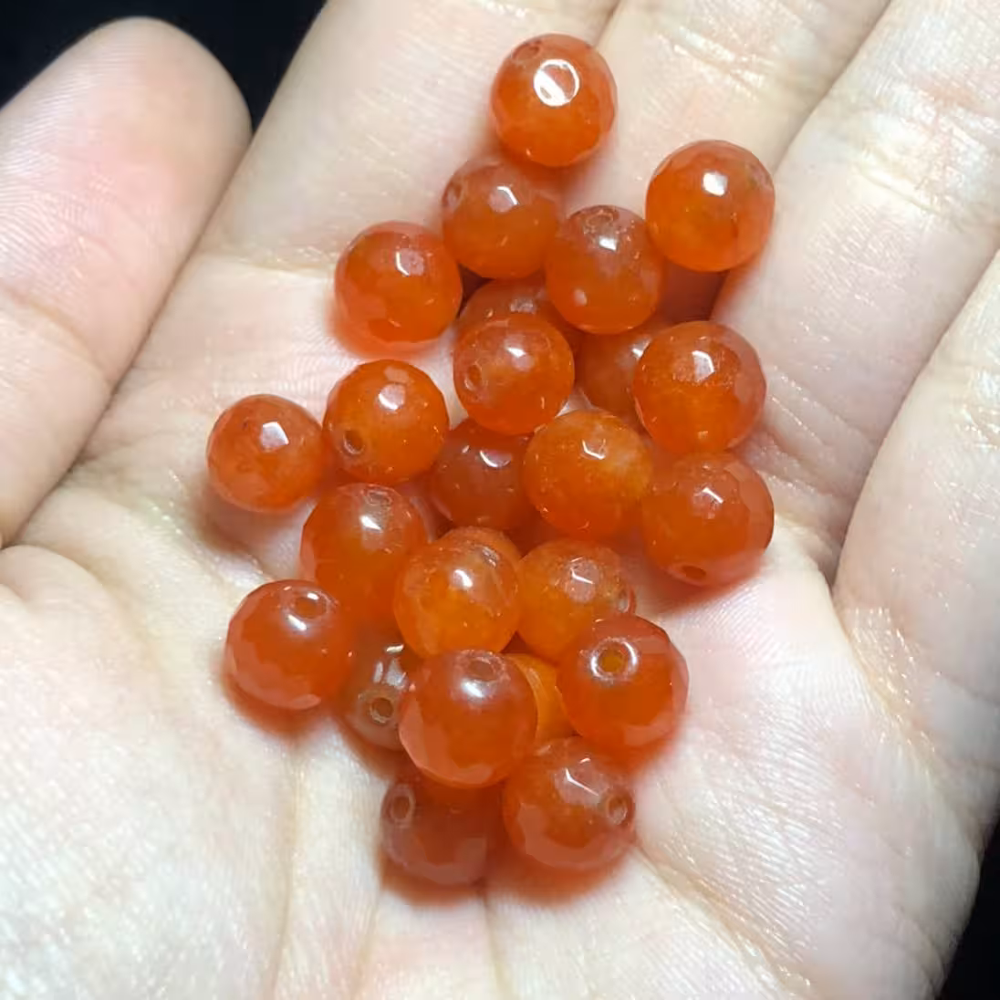 مهره سنگ جید پرتقالی تراش جواهری سایز 8دو طرف سوراخ دار کد 252