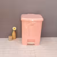 سطل زباله پدالی زمرد محصول برند معتبر تسا سایز4مقاوم در برابر رطوبت طراحی زیبا 