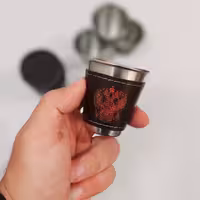 شات کوچک دومان 4عدد با کیف مخصوص مسافرتی(شات قهوه نیم لیوان کوچک) با روکش چرم مصنوعی جنس استیل