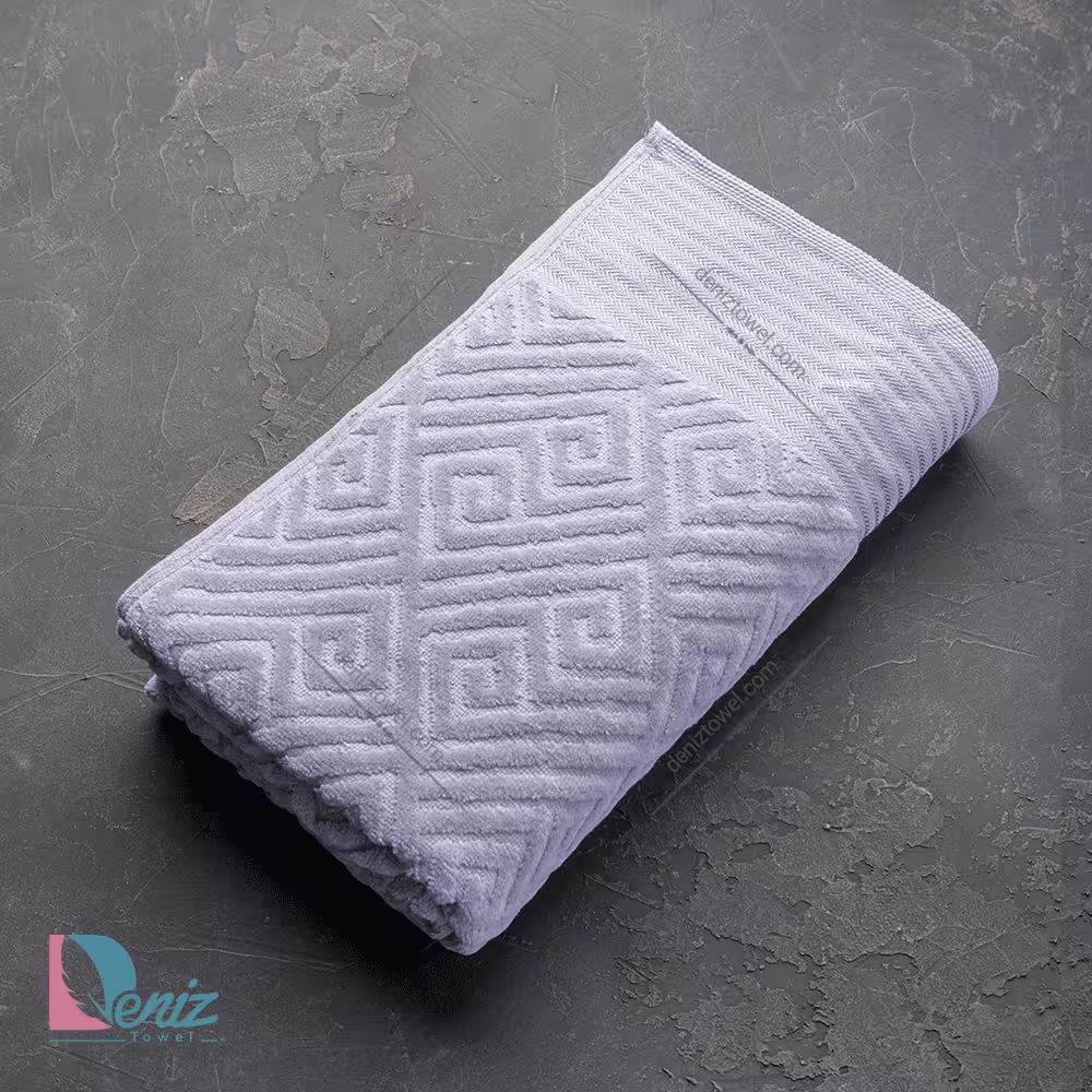 حوله حمامی MAESTA رنگ بنفش روشن