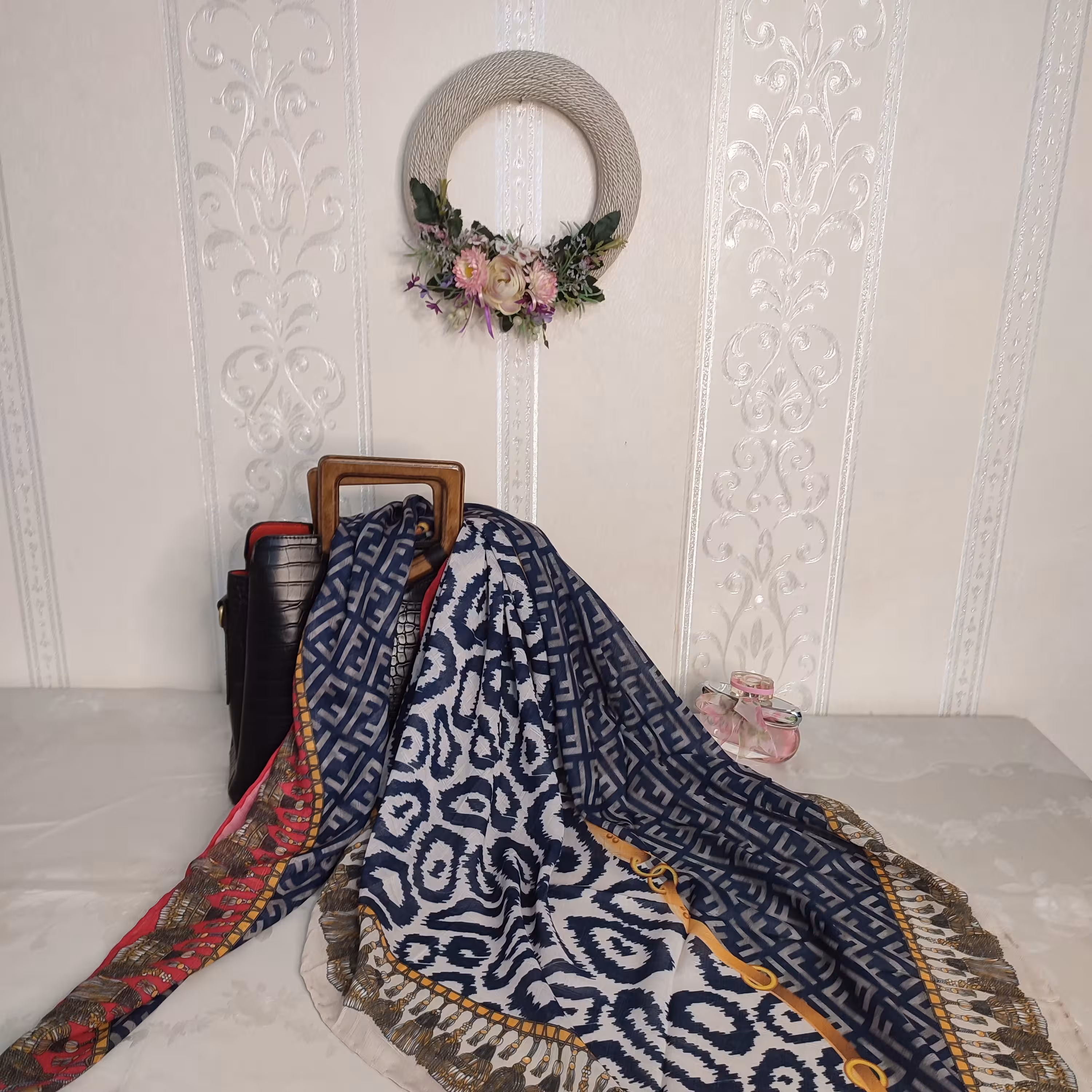 روسری کریپ حریر با جنس اعلا سایز 140 با تخفیف ویژه محرم