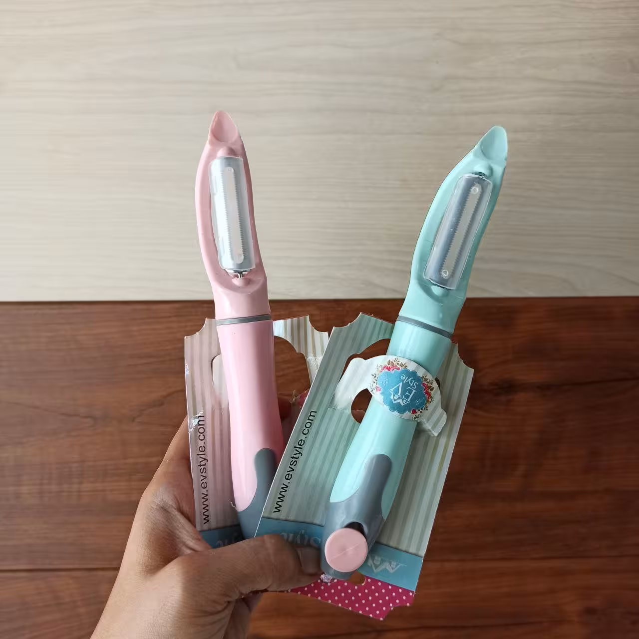 پوست کن مدادی در رنگبندی زیبا