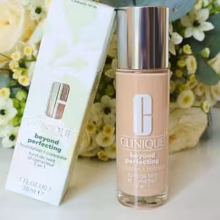 کرم پودر کلینیک حرفه‌ای با جلوه طبیعی و پوشانندگی بی‌نظیر