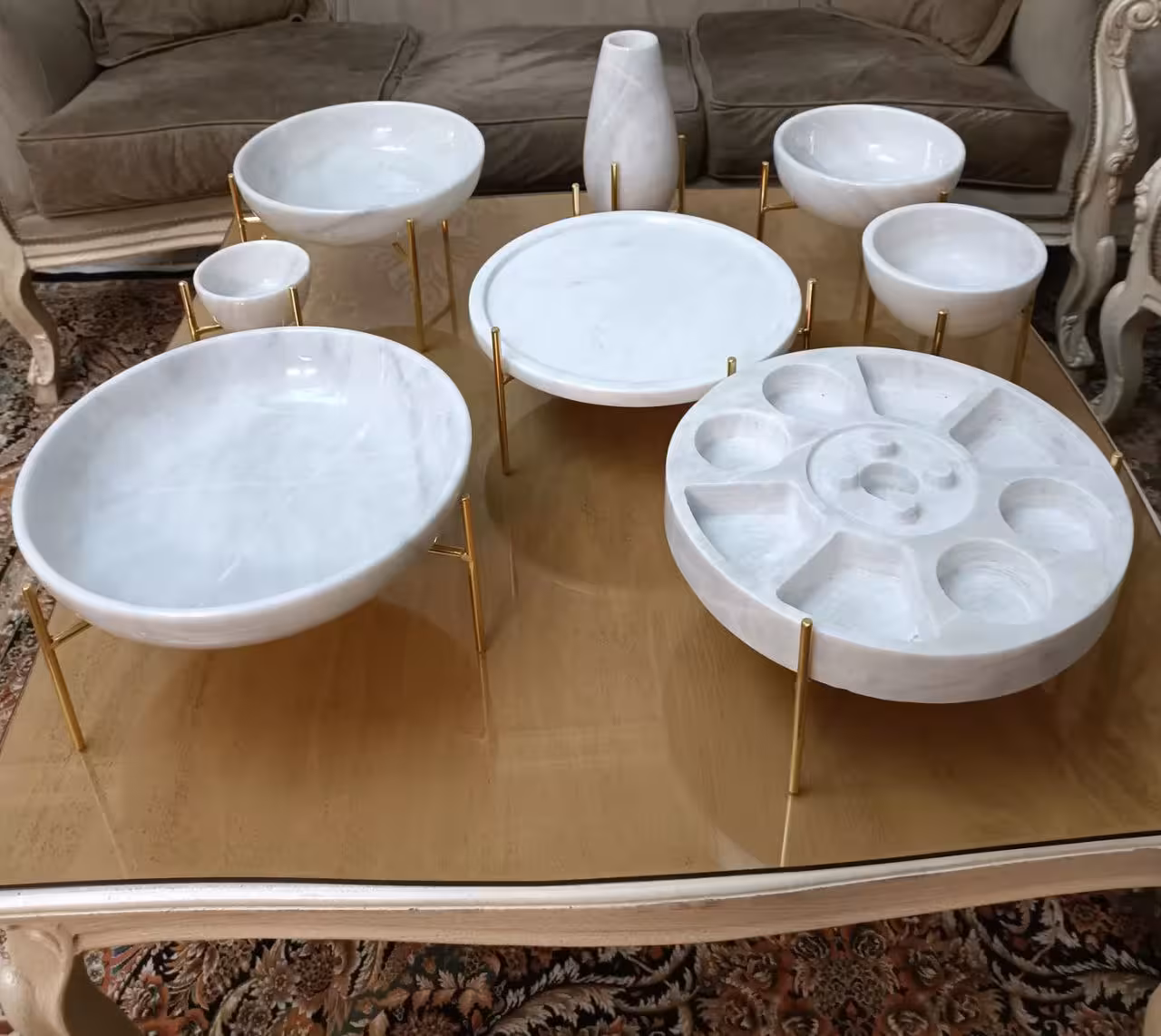 سرویس پذیرایی سنگی سفید پایه طلایی مدل کاسه گود