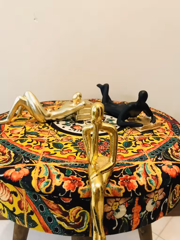 مجسمه تفکر ، فیگور کتابخوان