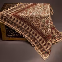 رومیزی قلمکار طرح گل و بته سایز یک متری