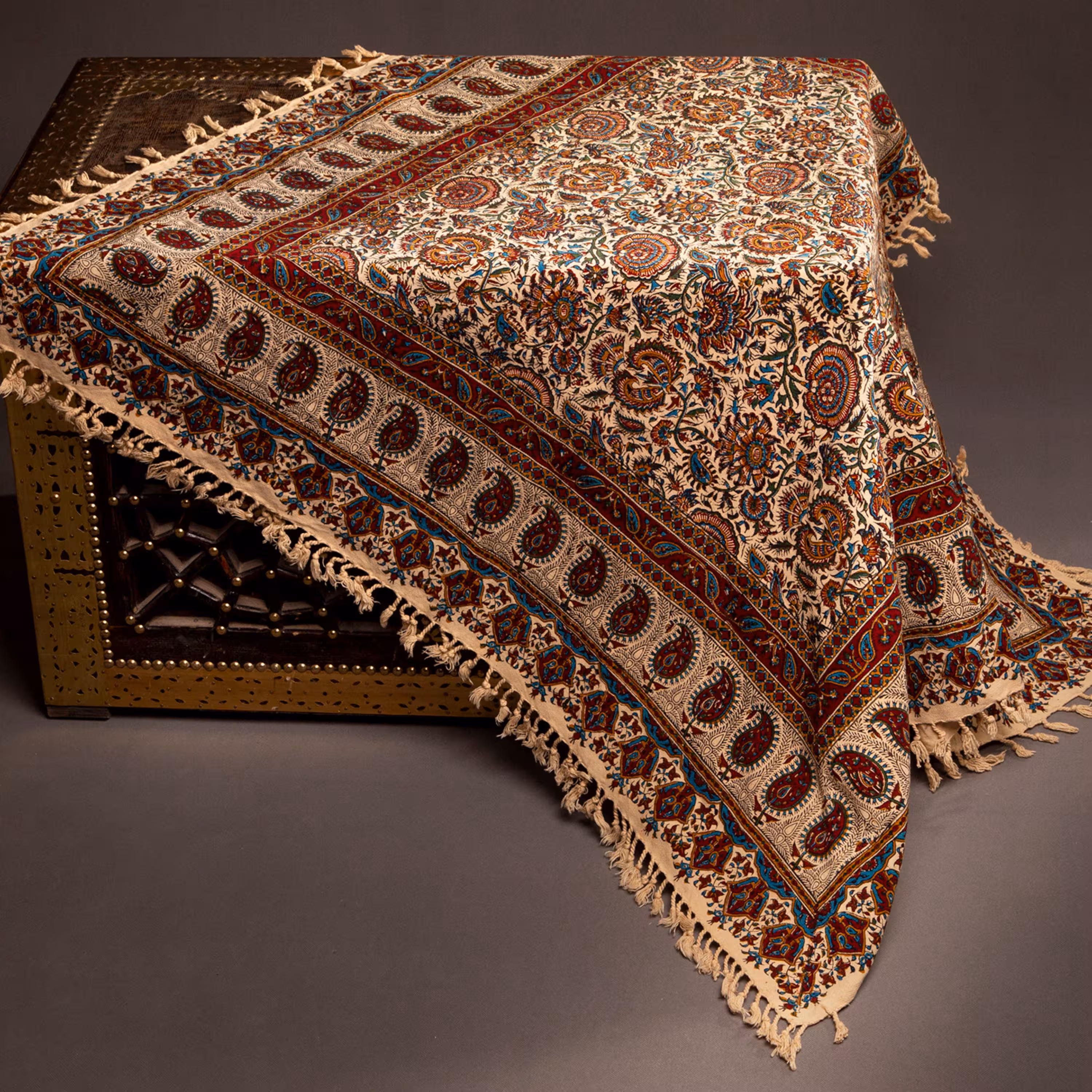 رومیزی قلمکار طرح گل و بته سایز یک متری