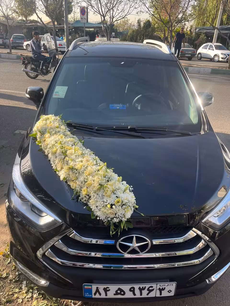 ماشین عروس مدل خطی با گل های نباتی
