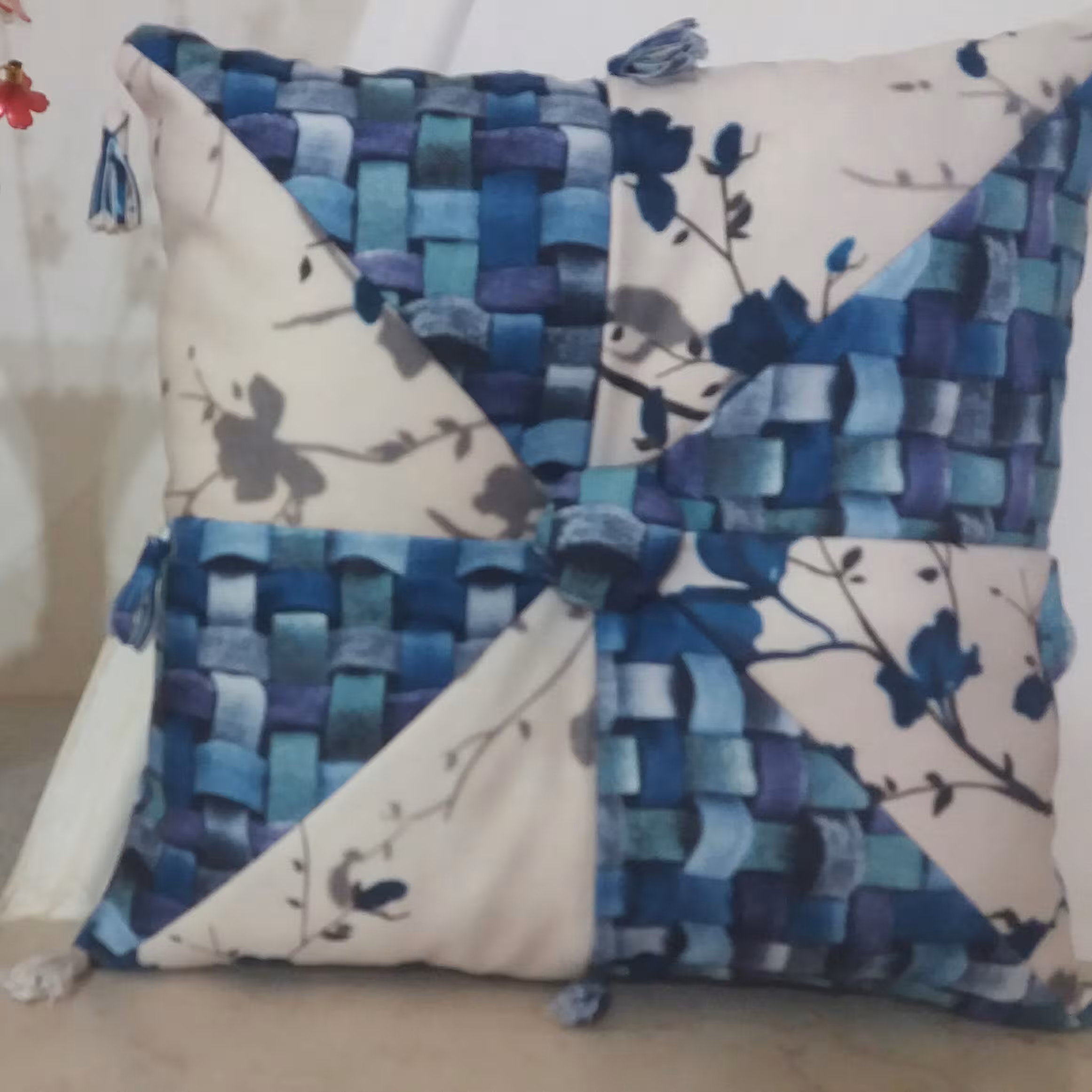 کوسن تکه دوزی مربعی شکل