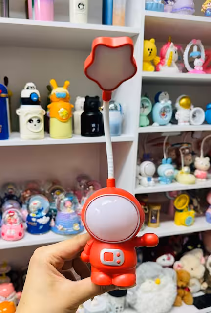 چراغ مطالعه وشب خواب طرح بچه فضانورد