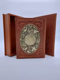 قرآن کریم عثمان طه (گلاسه،چرم،پلاک دار برجسته،باجعبه)